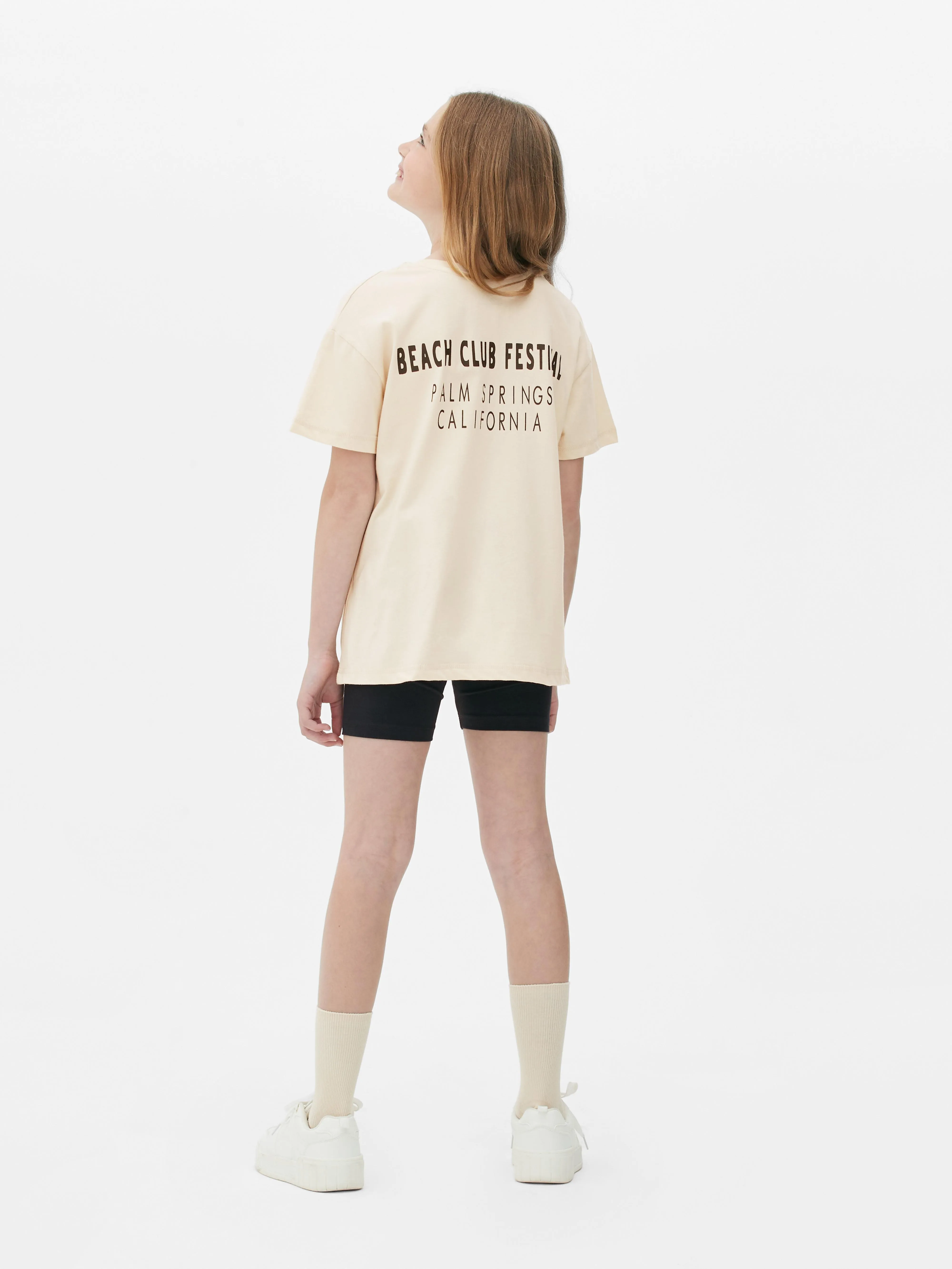 Set de pantalones cortos y camiseta con palmeras
