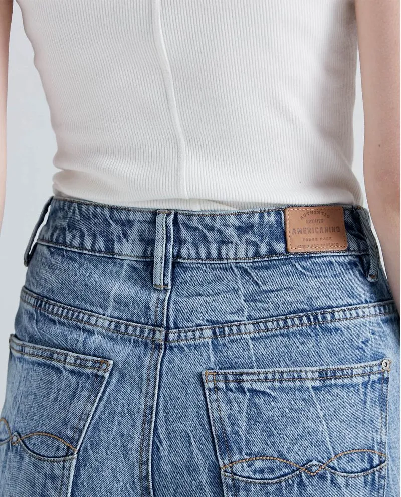Short en denim tono medio para mujer