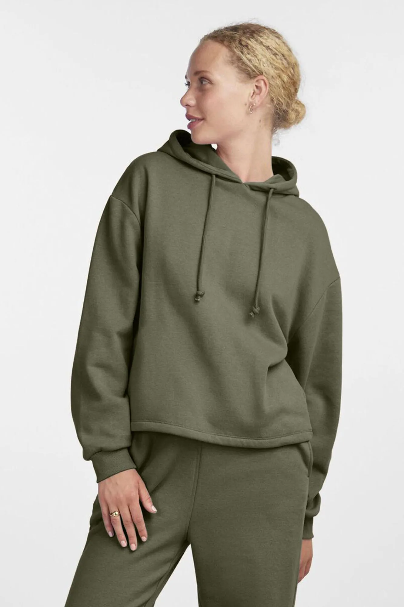 Sudadera básica con capucha