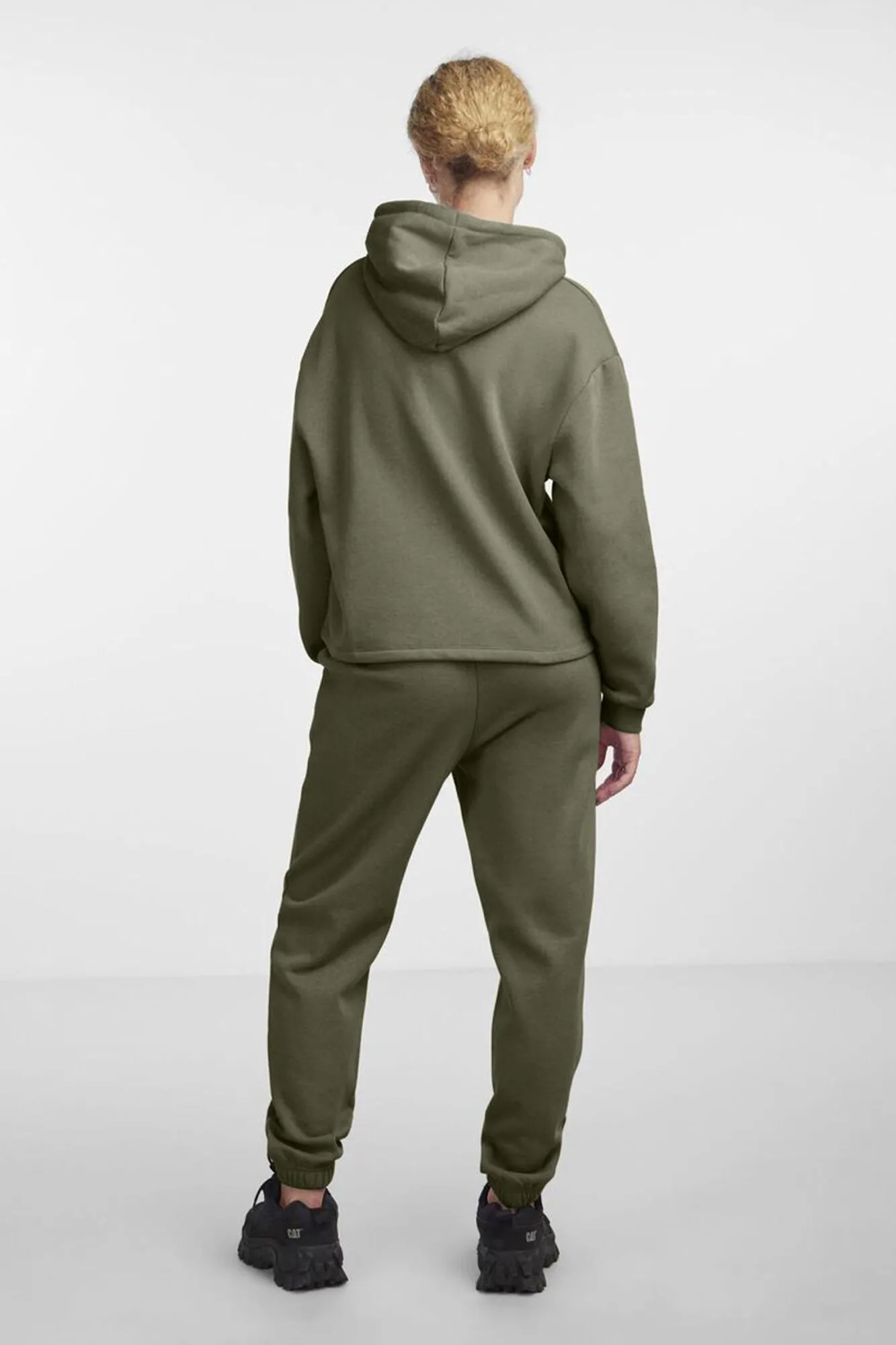 Sudadera básica con capucha