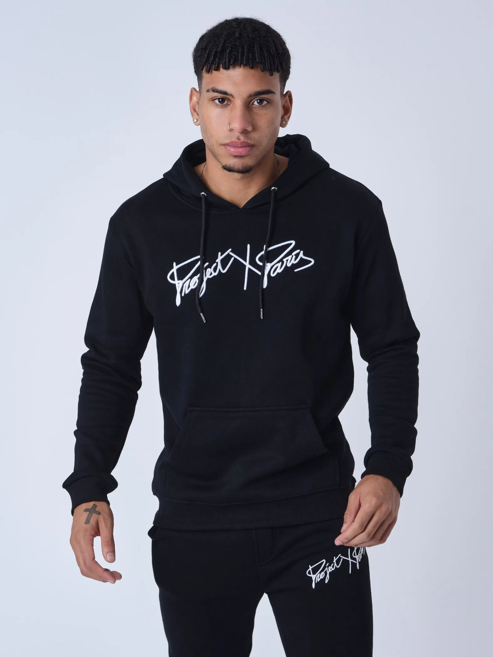 Sudadera con capucha y logotipo bordado