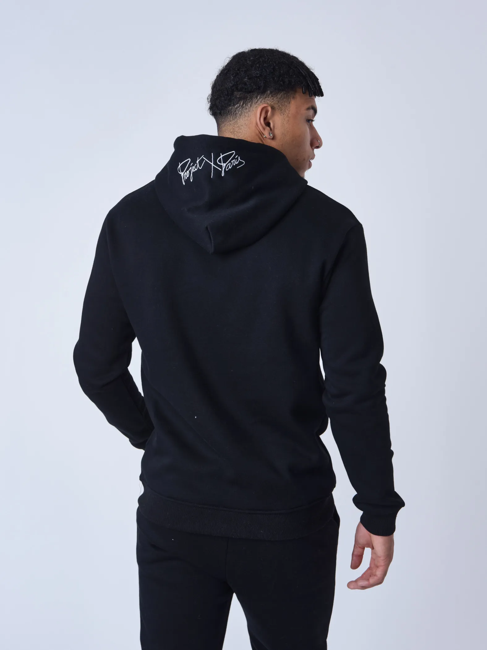 Sudadera con capucha y logotipo bordado