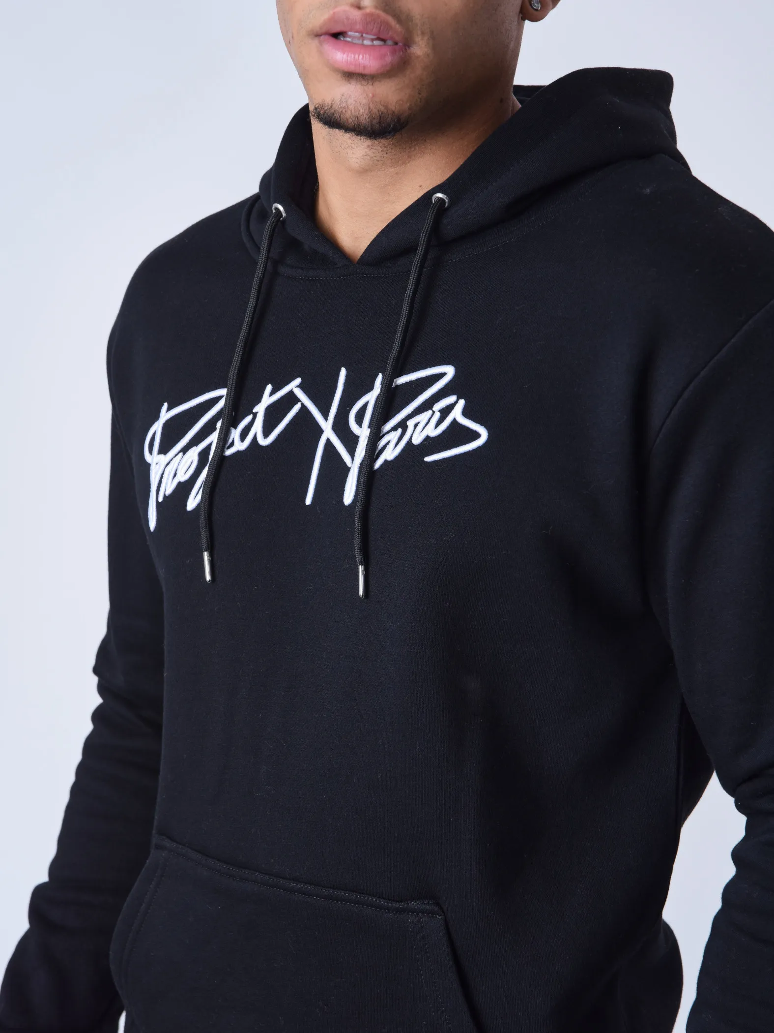 Sudadera con capucha y logotipo bordado