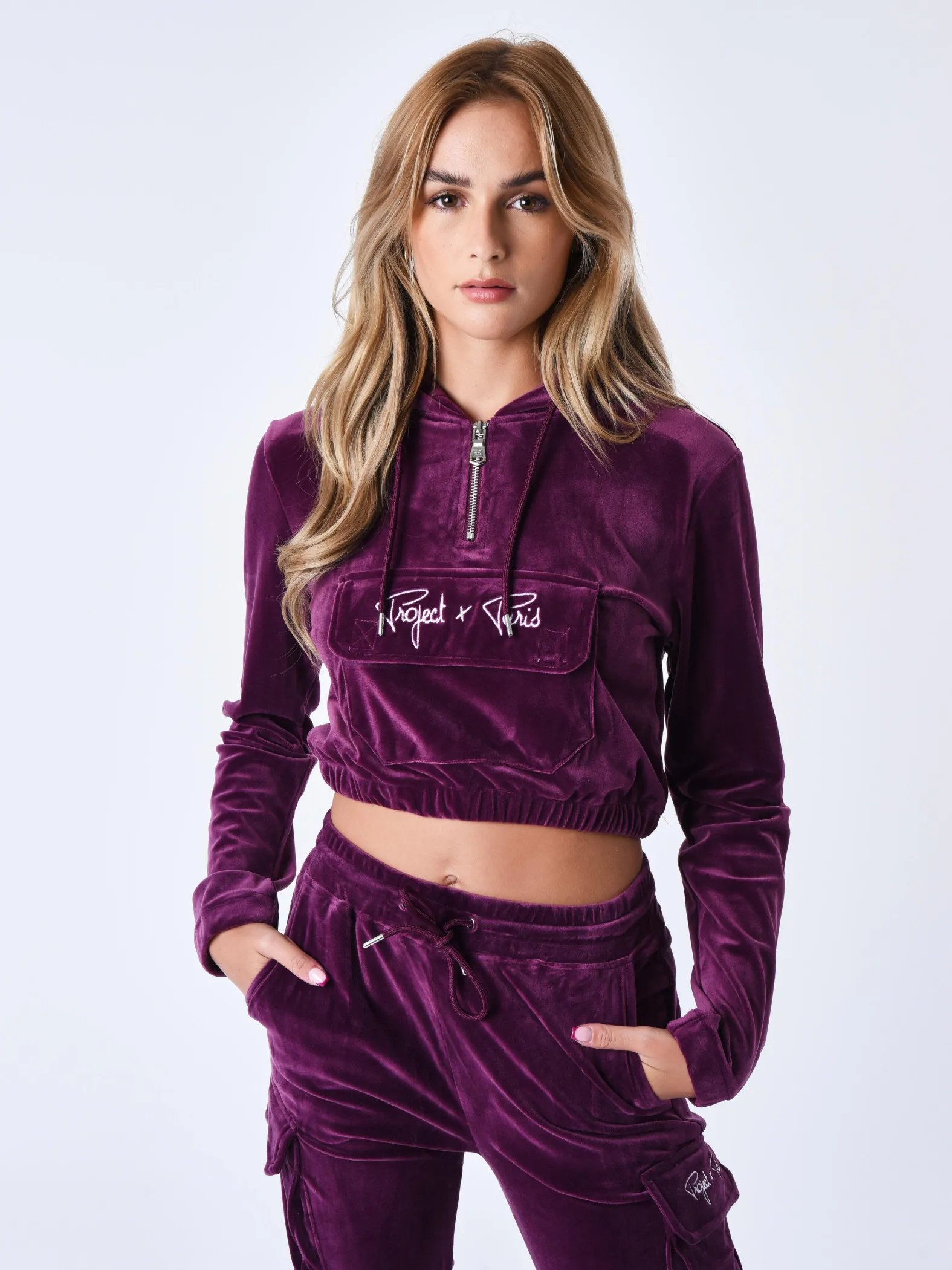 Sudadera corta de terciopelo con capucha