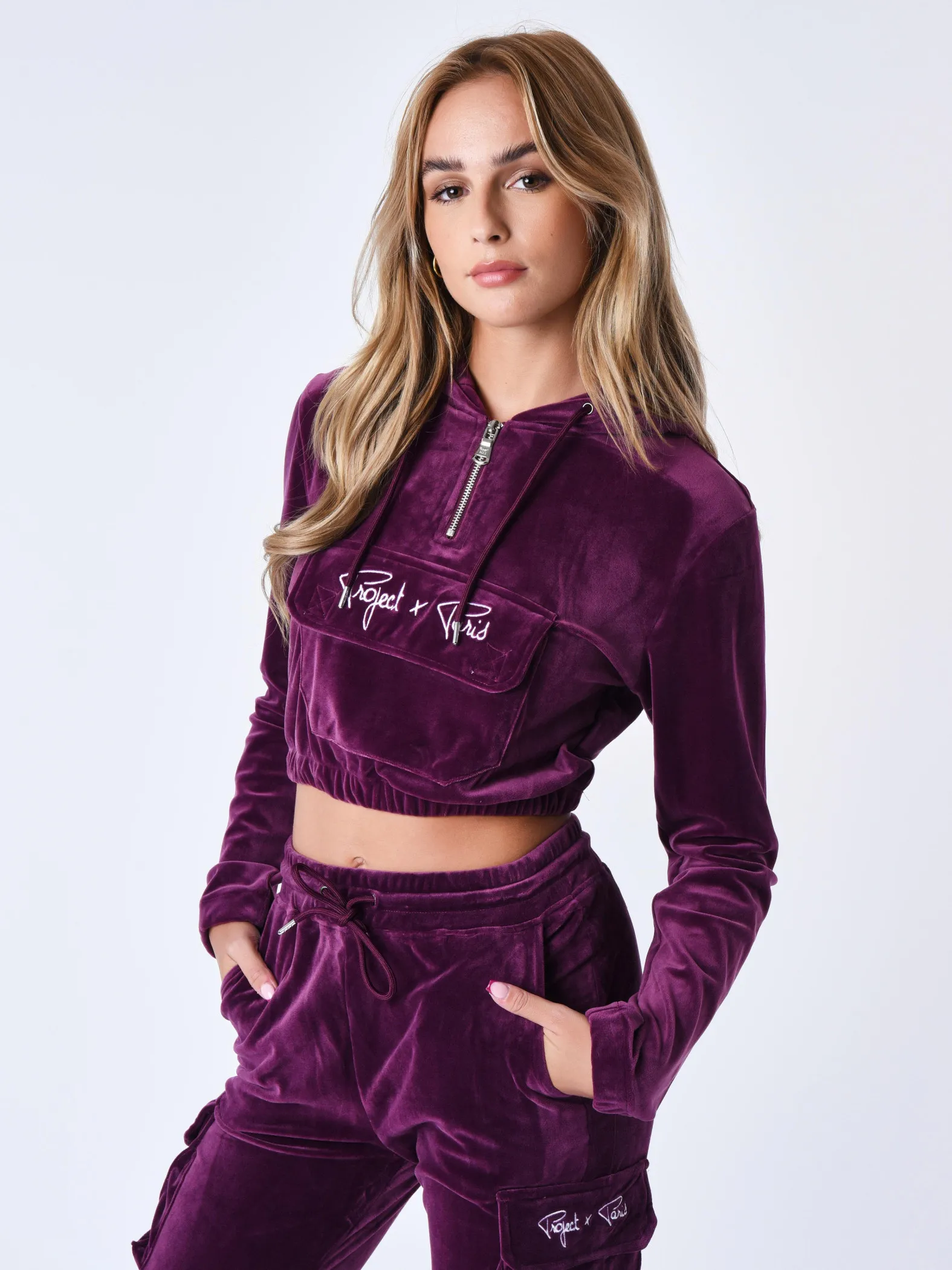 Sudadera corta de terciopelo con capucha