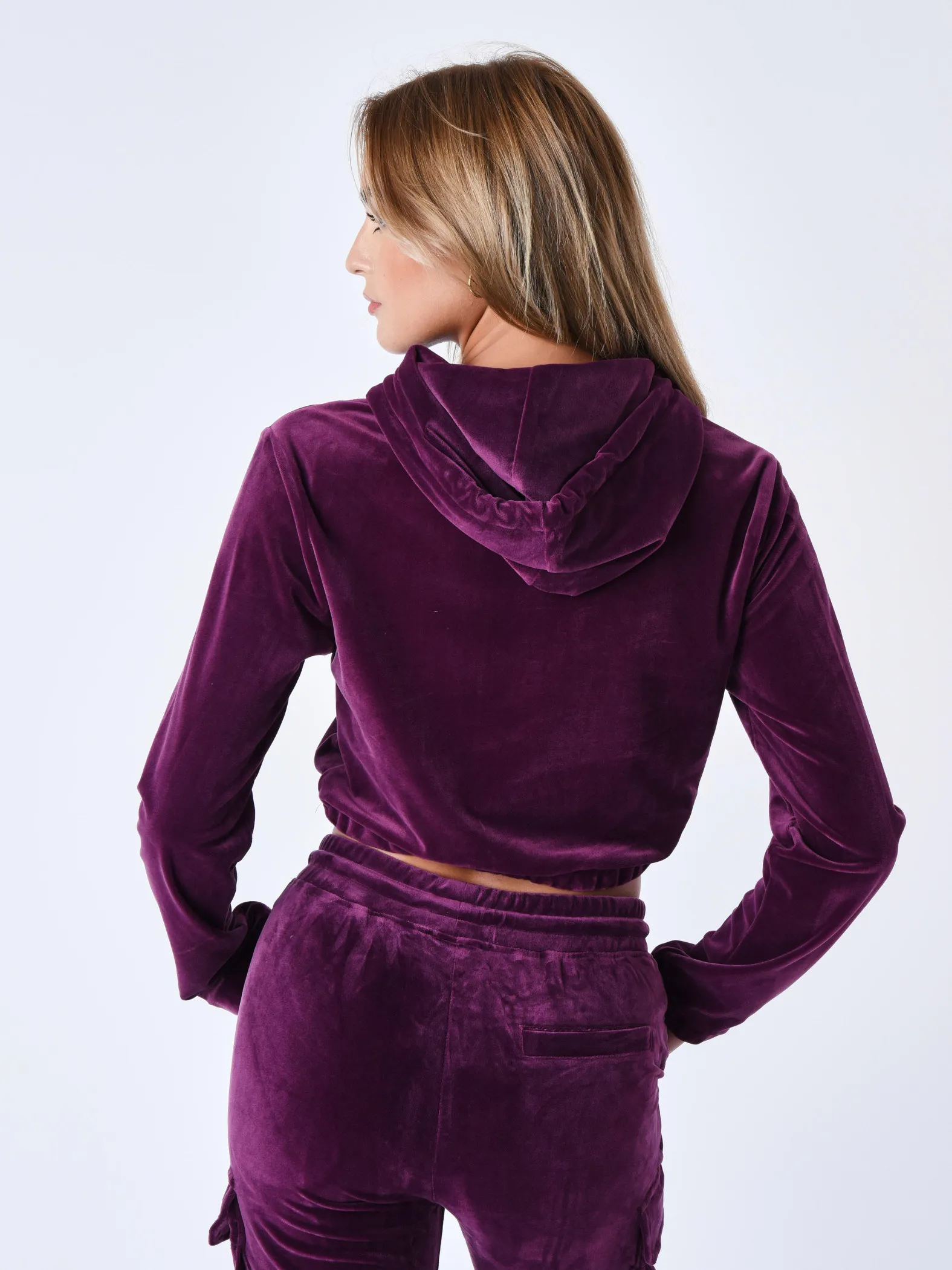 Sudadera corta de terciopelo con capucha