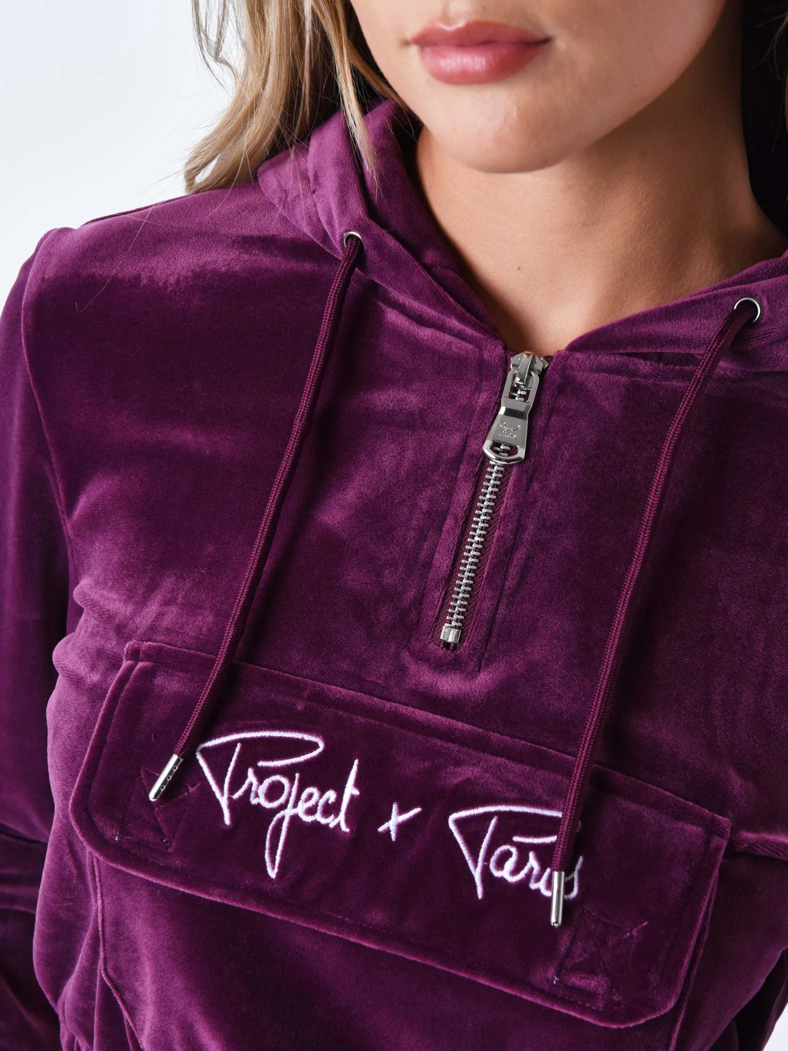 Sudadera corta de terciopelo con capucha