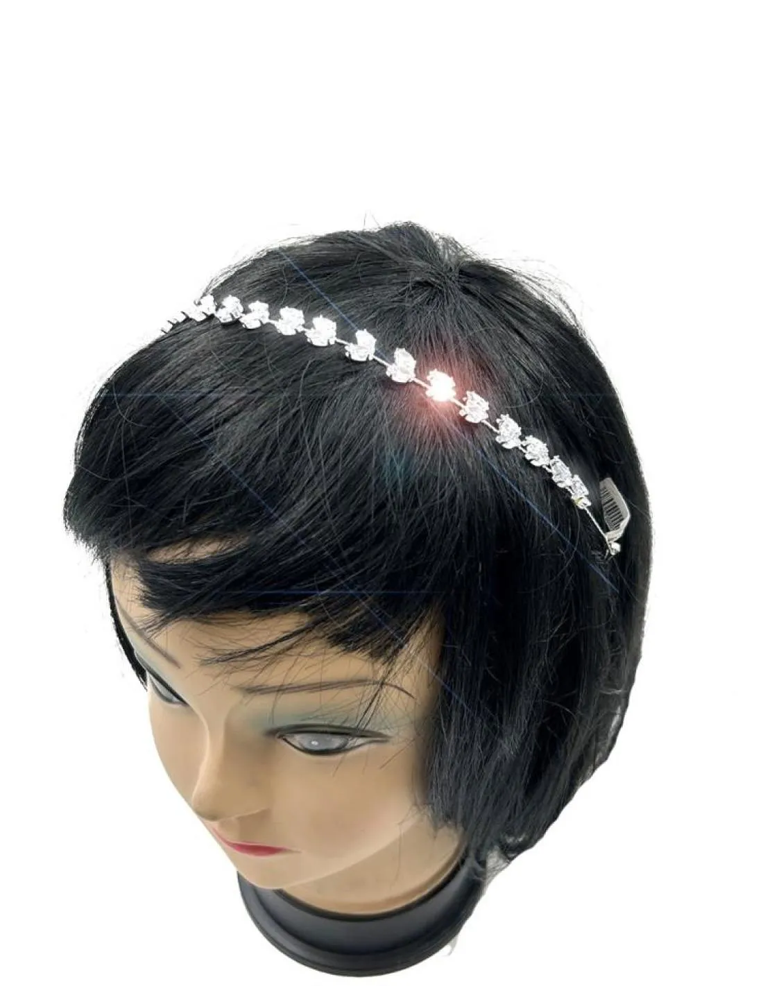 TOCADOS DIADEMAS PLATEADAS CON DESTELLOS CRISTAL PARA REALZAR EL PEINADO EN BODAS