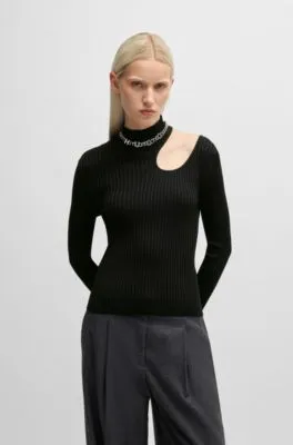 Top sin mangas con cuello medio y detalles con aberturas