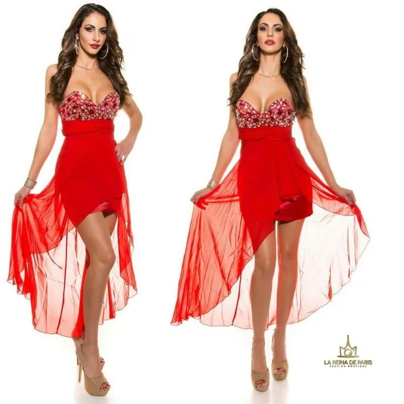 Vestido de noche rojo con pedrería 
