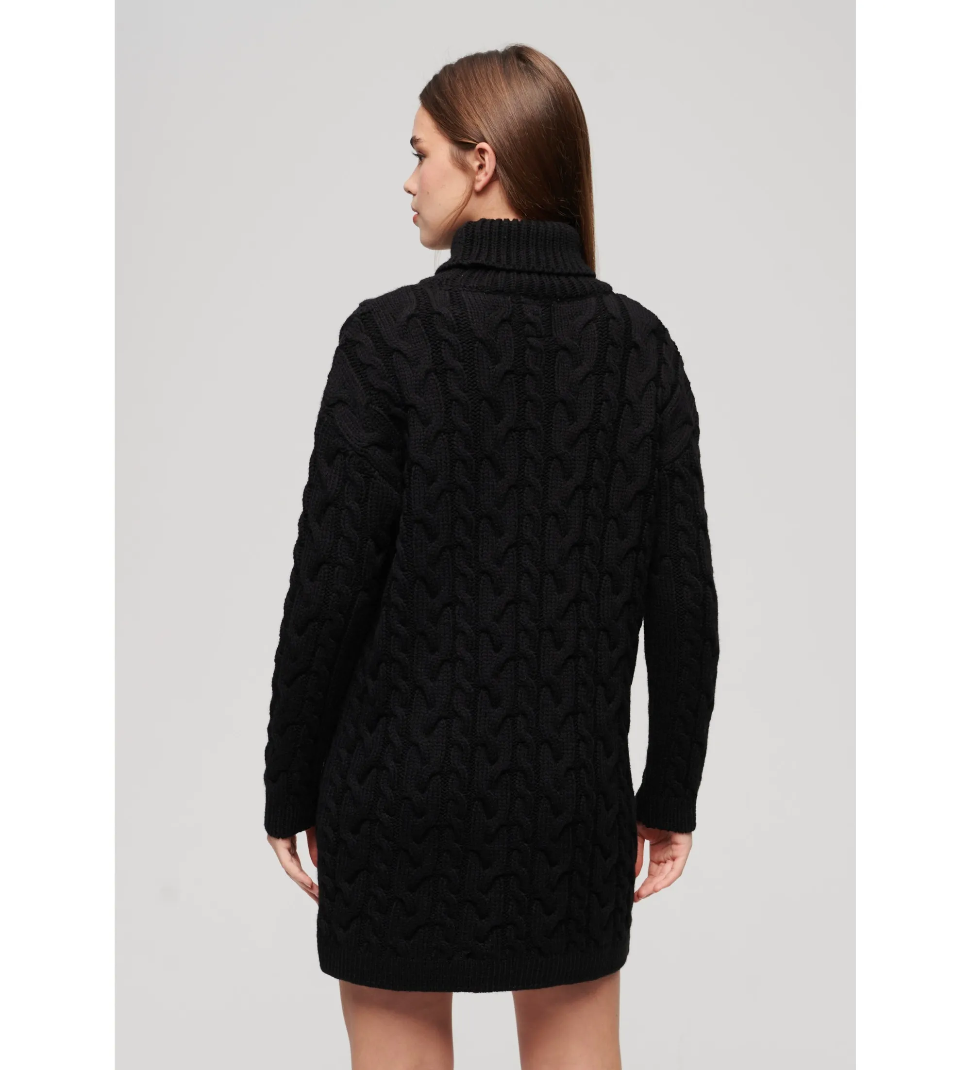 Vestido de punto de ochos con cuello enrollado negro