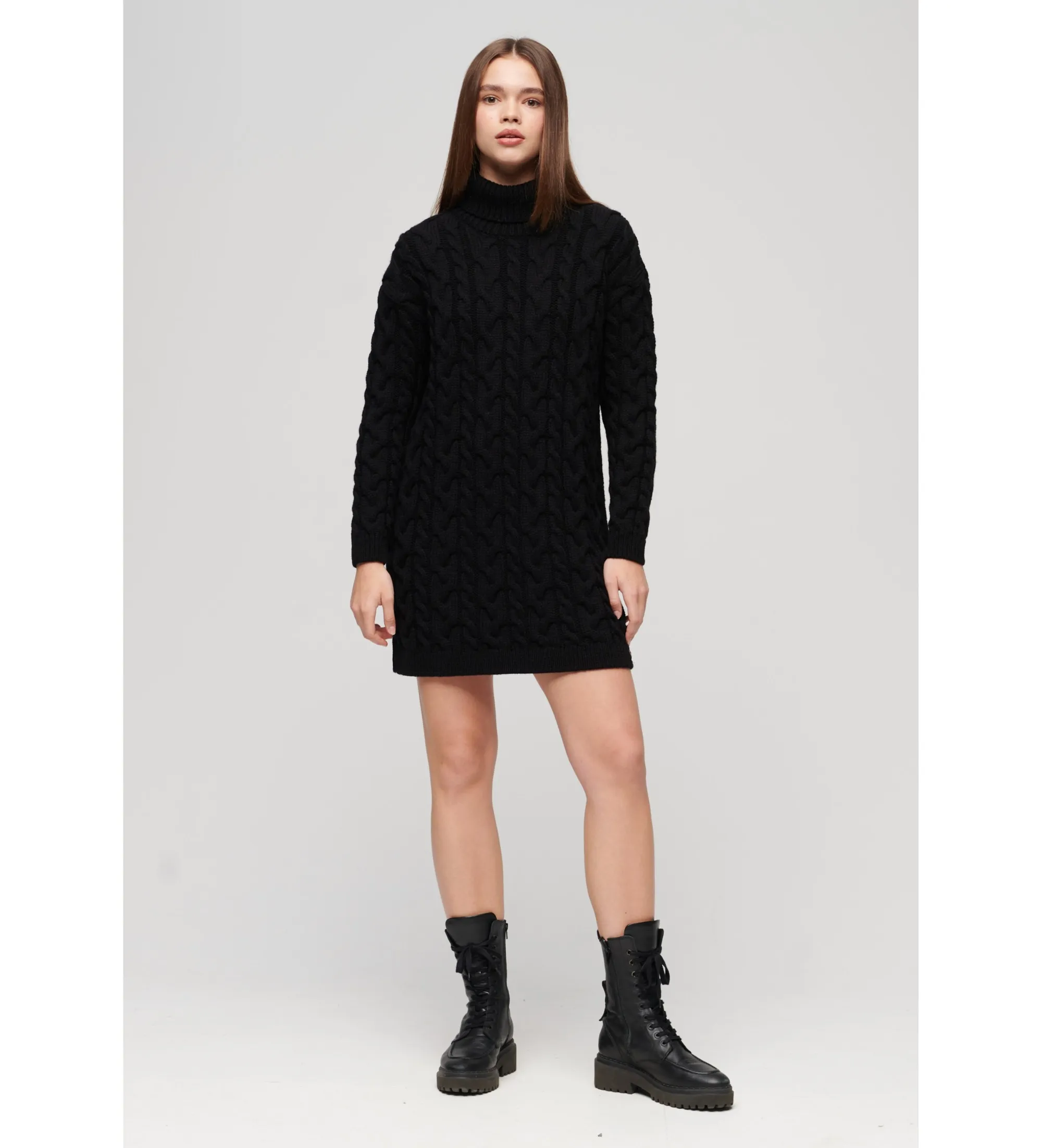 Vestido de punto de ochos con cuello enrollado negro