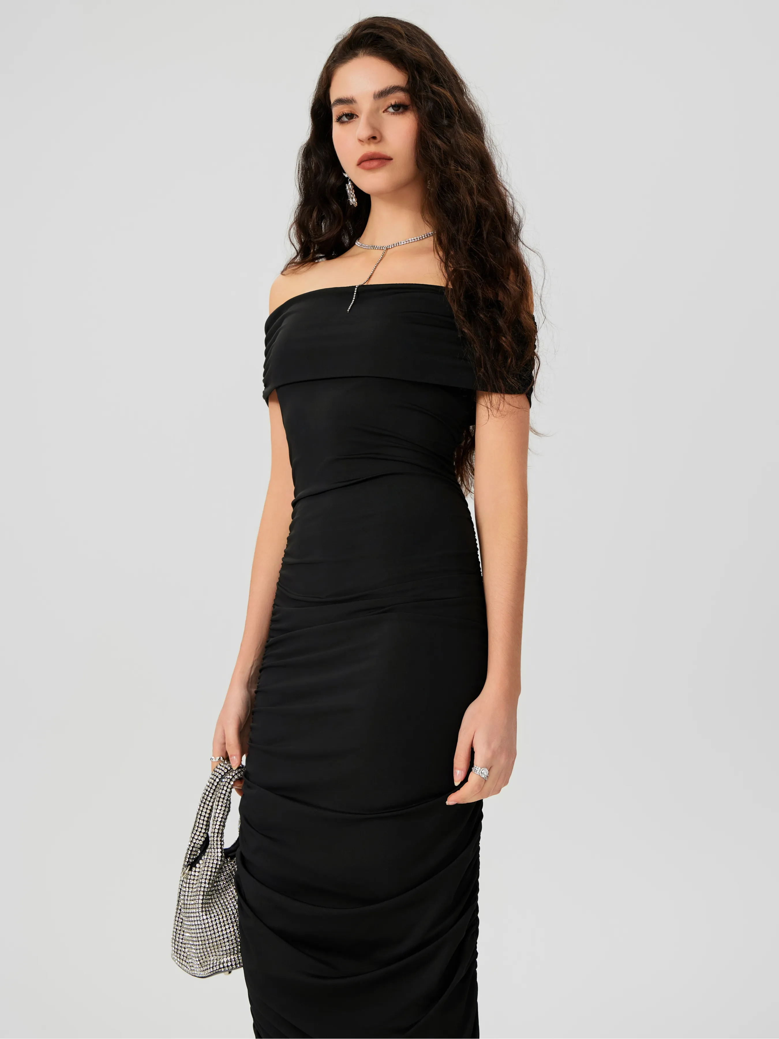  Vestido Midi Fruncido con Hombros Descubiertos