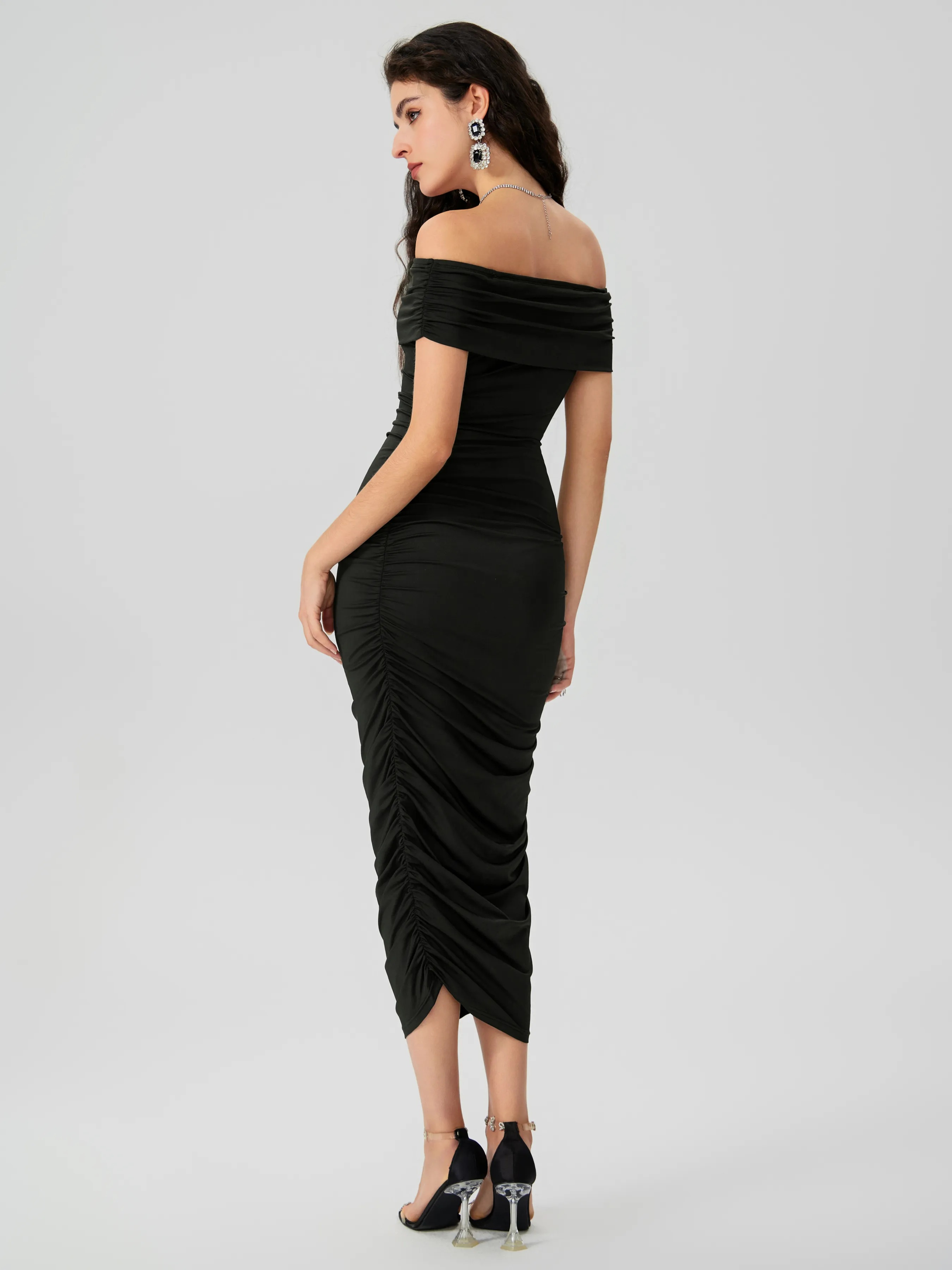  Vestido Midi Fruncido con Hombros Descubiertos