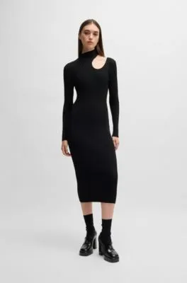 Vestido tubo con cuello medio y detalle de abertura