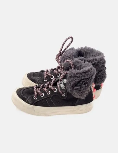 Zara Deportiva abotinada gris con pelo