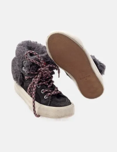 Zara Deportiva abotinada gris con pelo
